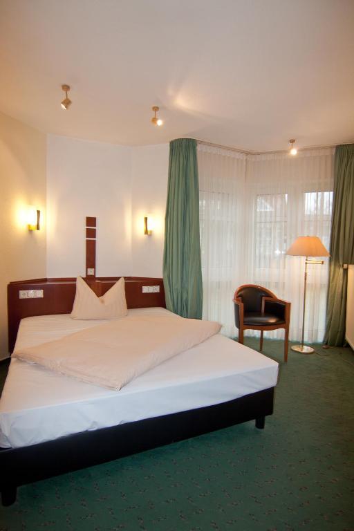 Parkhotel Unter Den Linden Halberstadt Phòng bức ảnh