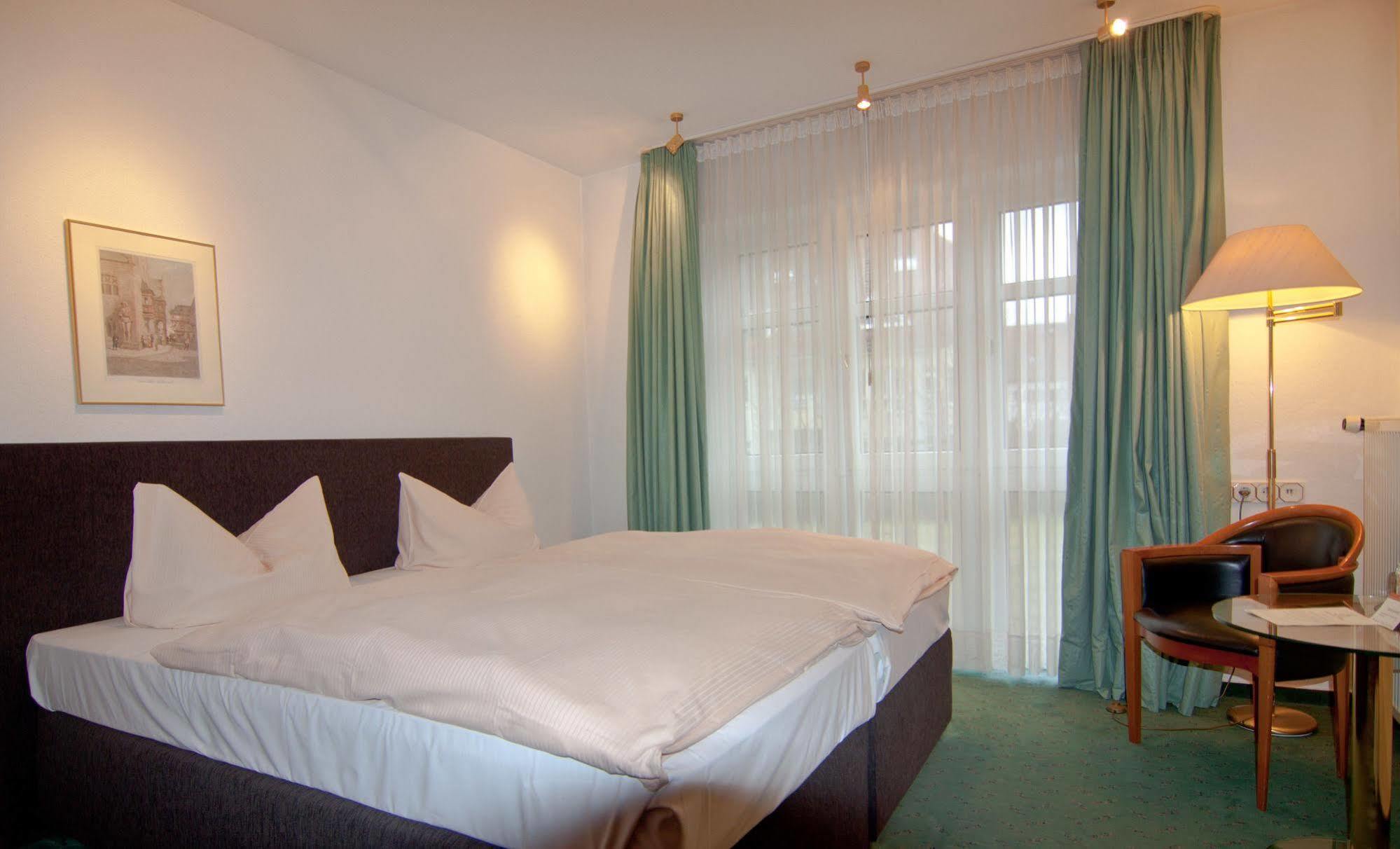 Parkhotel Unter Den Linden Halberstadt Ngoại thất bức ảnh